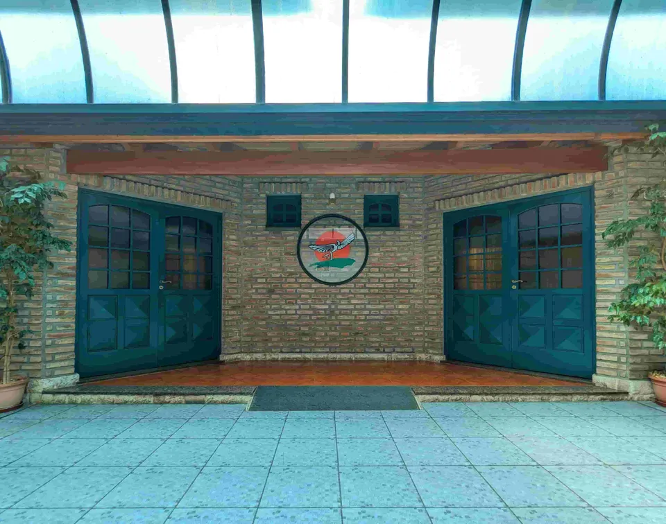 Sala velatoria de Cochería Carloni, diseñada para la contención familiar en Rosario.