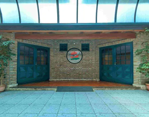 Sala velatoria de Cochería Carloni, diseñada para la contención familiar en Rosario.